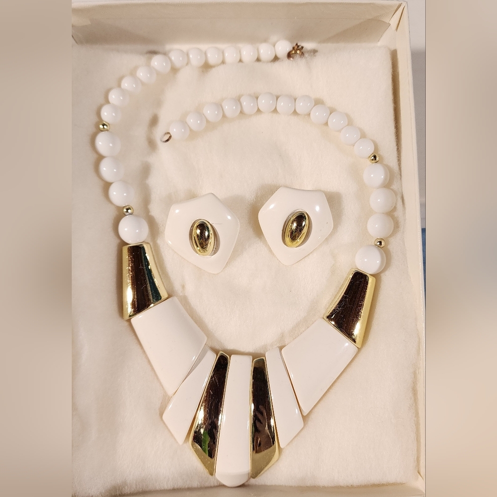 Vintage White and Gold Resin Necklace & Earrings Set
